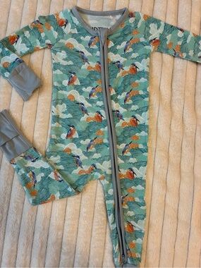 Kindthing Tencel Convertible Zippy 🌿✨
Size 6–12 Months